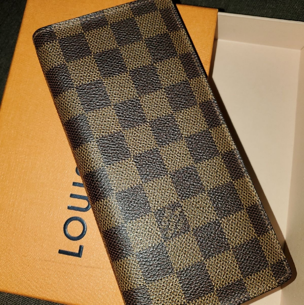 Authentic Louis Vuitton Brazza wallet